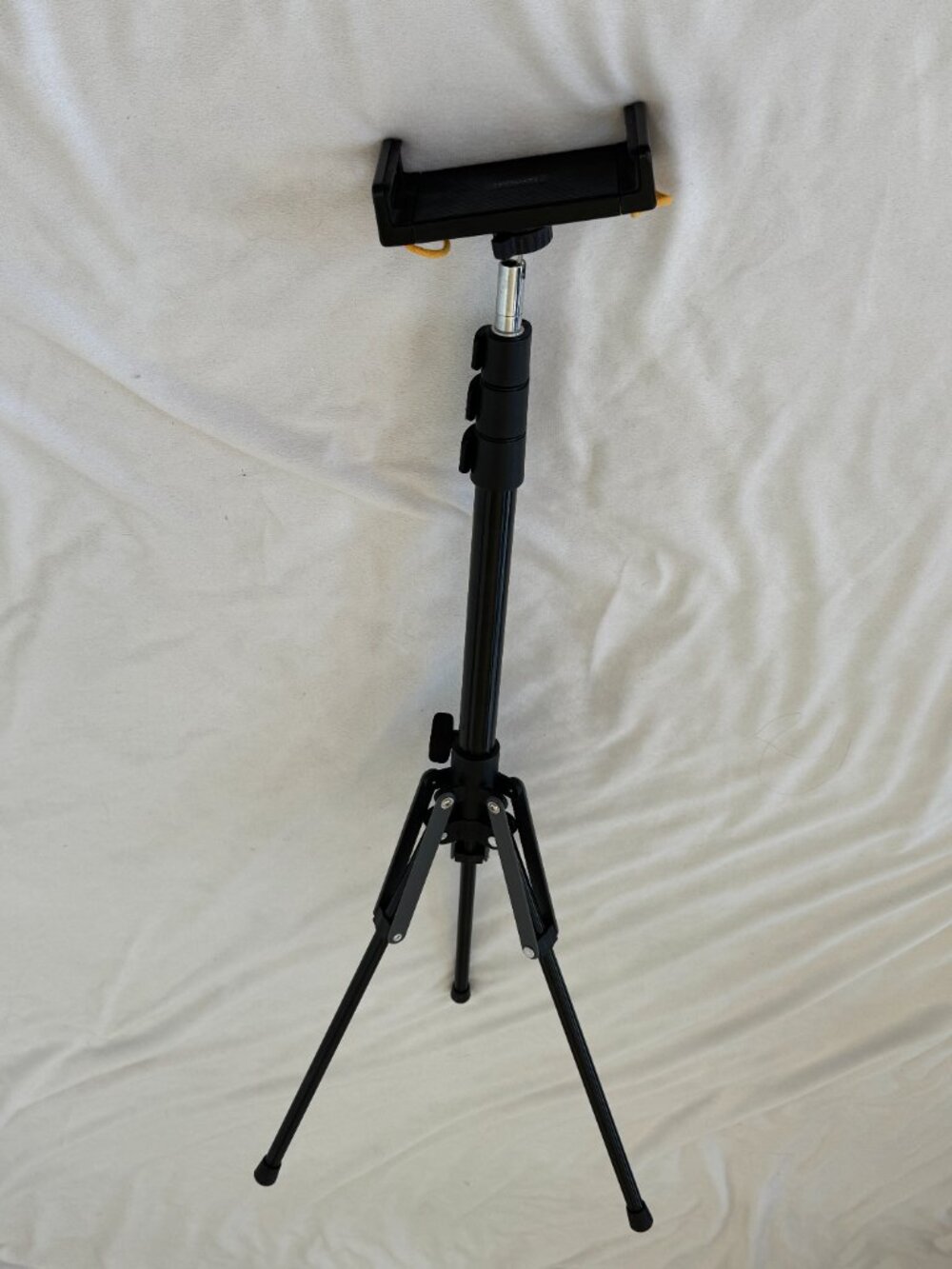 ✨ Metal Tripod Stand & Adjustable For 4.7-12.9"